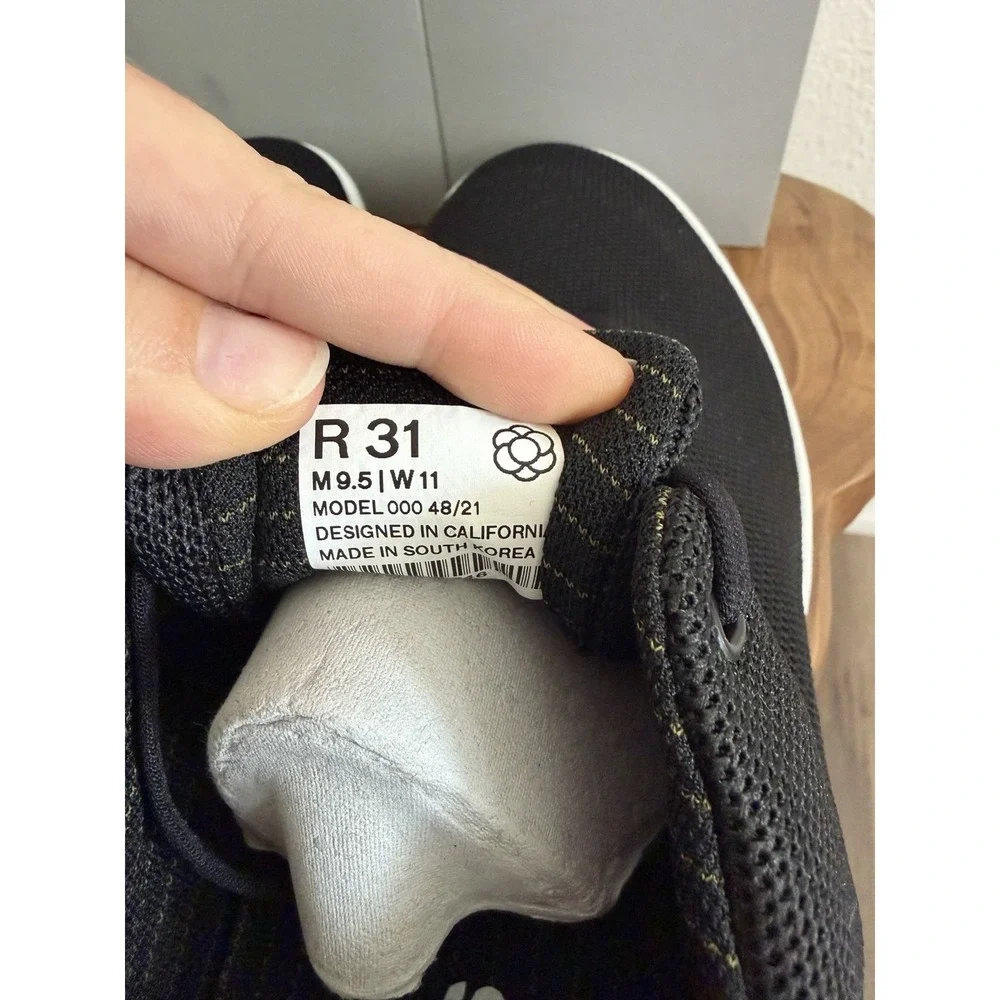Atoms Model 000 Shoes NEW in Box Sneakers Men 9.5 Women 11 Black Comfort Slip On